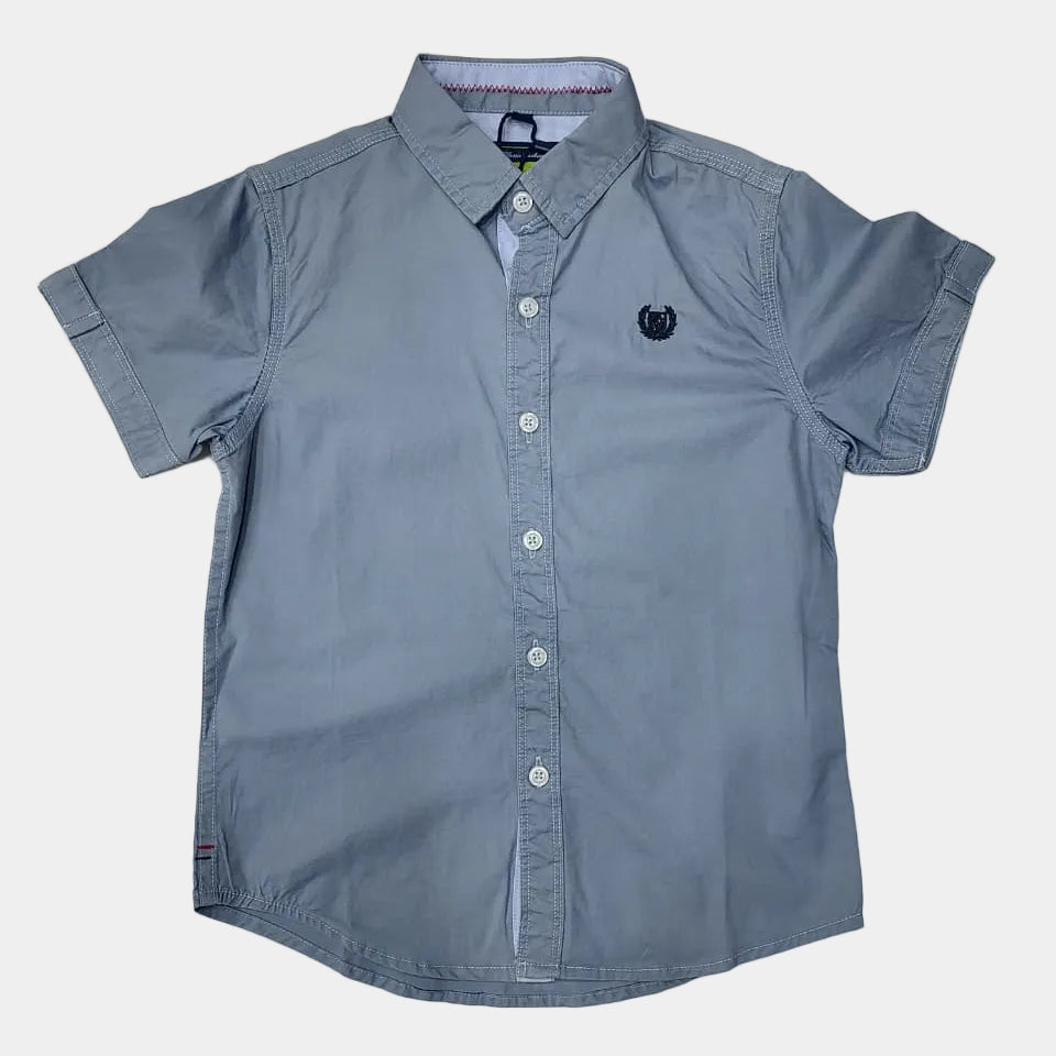 Gray short-sleeve shirt with a logo on a light gray background